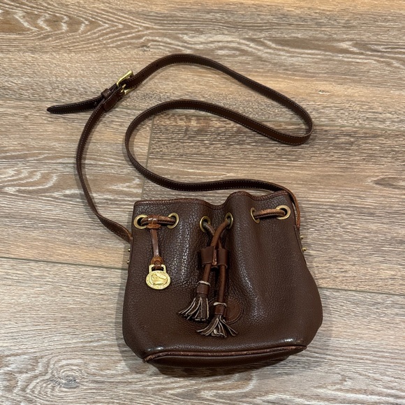 Dooney & Bourke Handbags - Vintage Dooney & Bourke‎ Pebble Grain Drawstring Purse